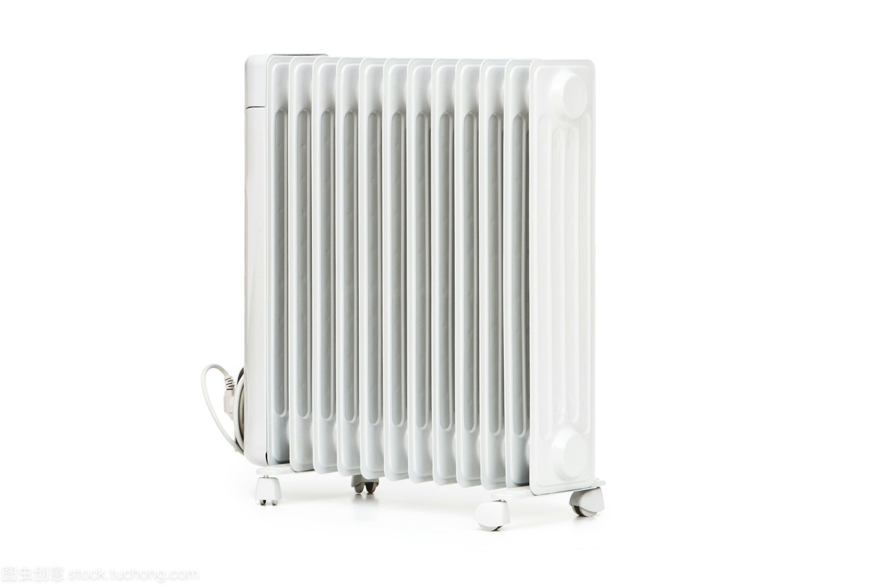 油散熱器在白色背景上隔離